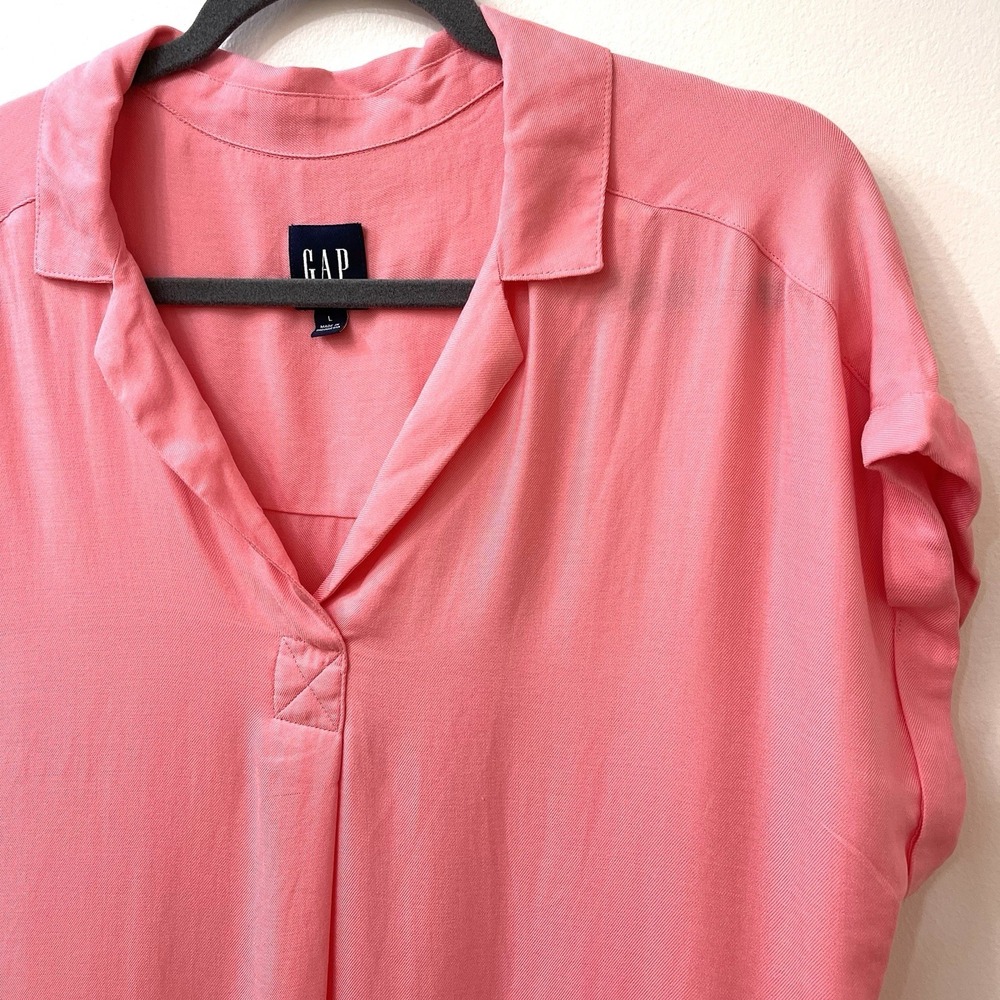 GAP Shirt Womens LG Salmon Short Sleeve Rayon Blend V-Neck Blouse Cap Sleeve - Picture 4 of 7